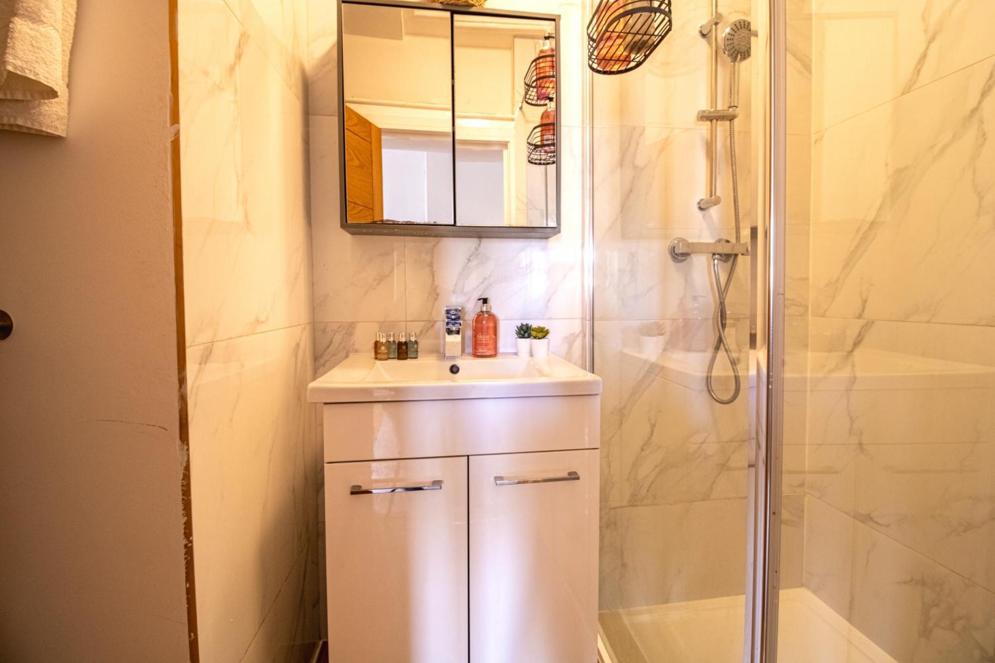 Spacious Studio Apartment On Oxford Street 9Gc Лондон Екстериор снимка