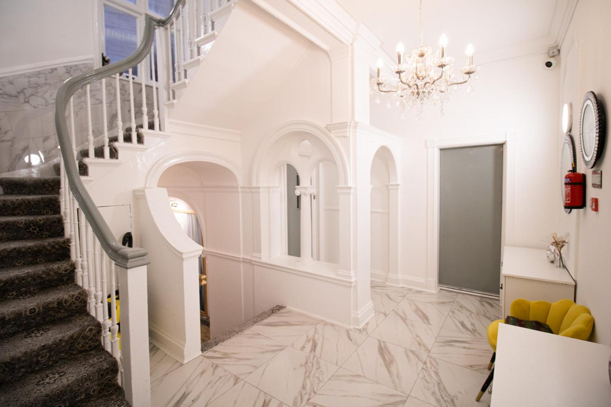 Spacious Studio Apartment On Oxford Street 9Gc Лондон Екстериор снимка