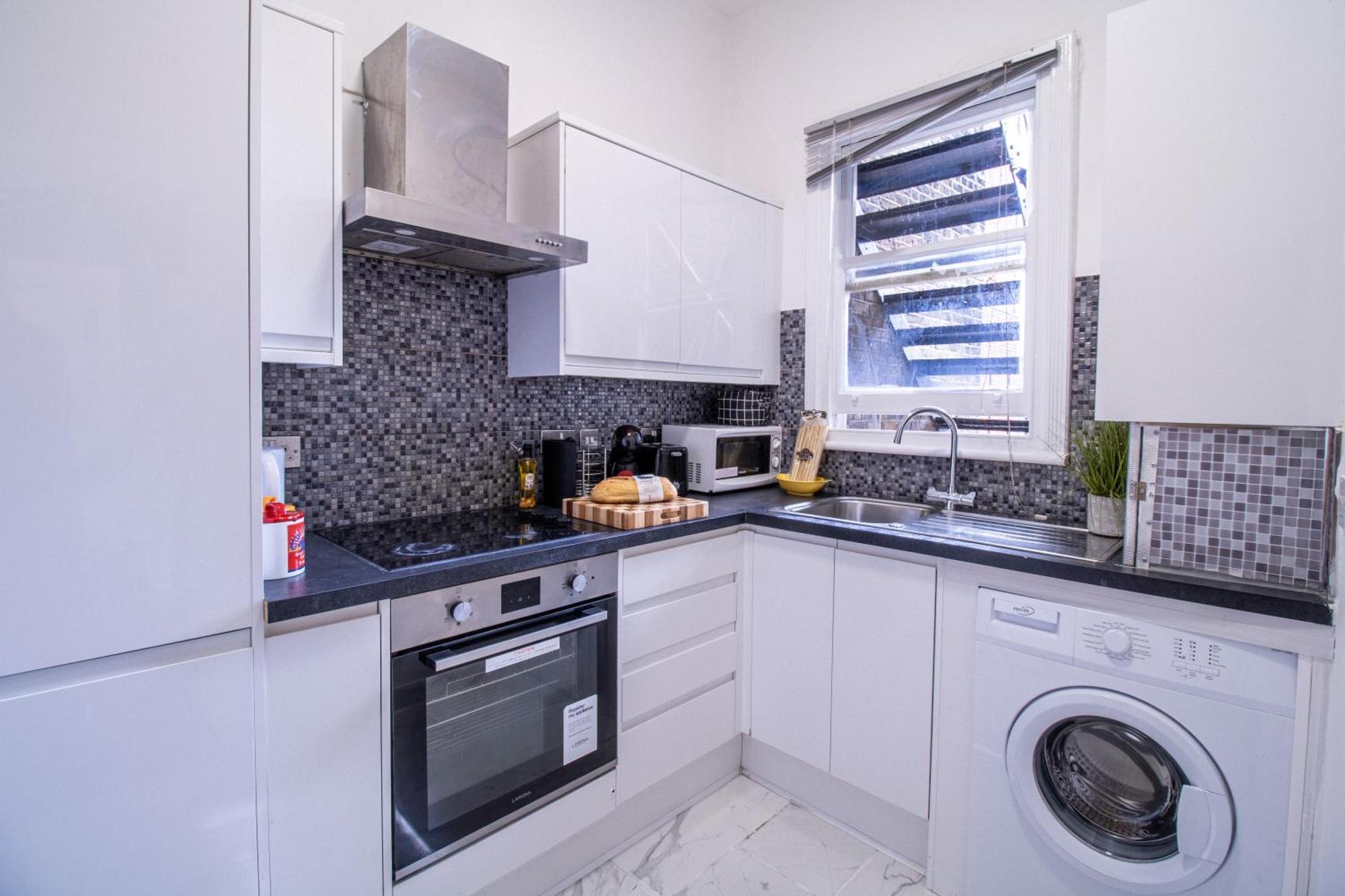 Spacious Studio Apartment On Oxford Street 9Gc Лондон Екстериор снимка